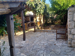 Veli Iž, kuća za odmor s vrtom