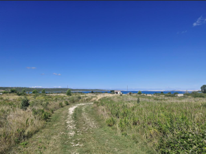 Ljubački stanovi, građevinsko zemlji&scaron;te, 1060 m2, 3. red od nora