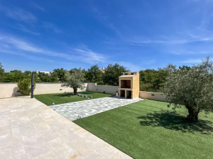 Moderna kuća s bazenom i prostranom okućnicom - Murvica, Zadar