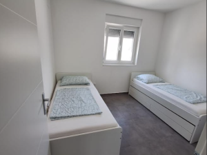 Ražanac, dvosoban stan s vrtom, novogradnja