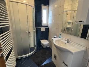 Diklo, vila s apartmanima blizu mora