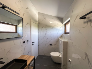 Moderna kuća s bazenom i prostranom okućnicom - Murvica, Zadar