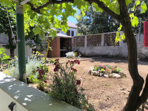 Ražanac-kuća s tri apartmana blizu mora