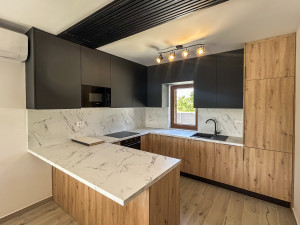 Moderna kuća s bazenom i prostranom okućnicom - Murvica, Zadar