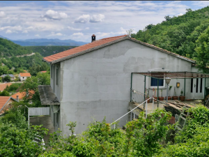 OBROVAC, kuća katnica s pogledom na Zrmanju
