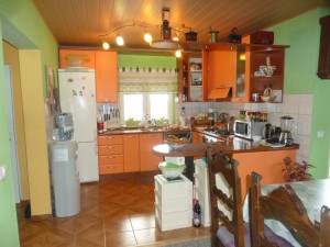 Suko&scaron;an-Kuća s apartmanima 
