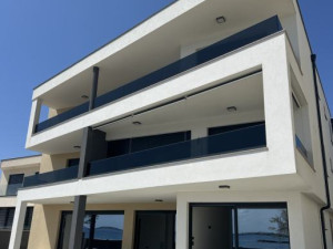 Penthouse s pogledom, Vir - prvi red do mora!