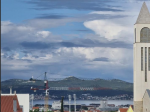 Bili Brig, dvosoban stan s krovnom terasom, pogled, odmah useljiv!!