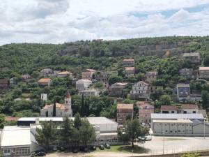 OBROVAC, kuća katnica s pogledom na Zrmanju