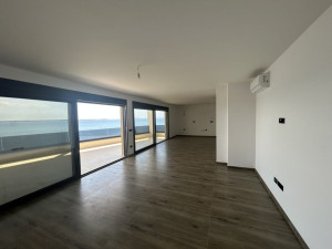 Penthouse s pogledom, Vir - prvi red do mora!