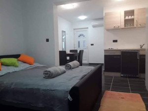 Apartmanska kuća - 4 stambene jedinice + krovna terasa, Vir