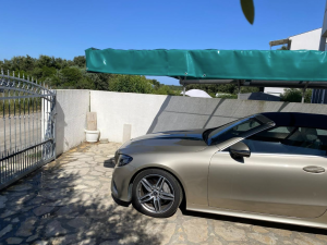 Petrčane, dvoetažni apartman sa velikim vrtom 