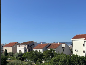 Borik, novogradnja, dvosoban stan s krovnom terasom, lokacija!! 