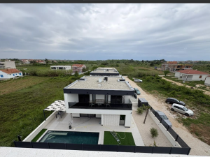 Privlaka, kuća s bazenom i pogledom na more, novogradnja