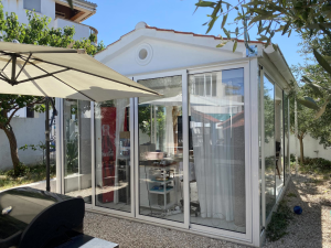 Petrčane, dvoetažni apartman sa velikim vrtom 