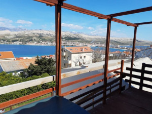 Pag - dvojna kuća s apartmanima i predivnim pogledom na more