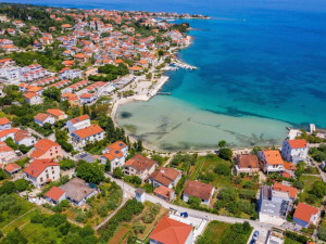 Preko, kuća sa apartmanima, pogled na more