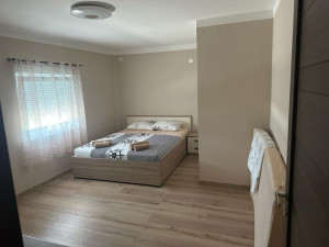 VIR, SLATINA, KUĆA S DVA STANA PRVI RED DO MORA