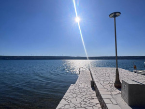 Gornji Karin, &Scaron;u&scaron;njar-kuća drugi red od mora 