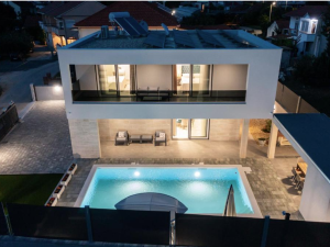 Suko&scaron;an, nova villa s grijanim bazenom