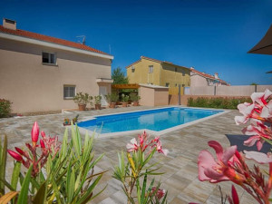 Kožino -Villa s apartmanima i bazenom 