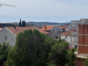 Bili Brig, novogradnja, dvosoban stan plus krovna terasa