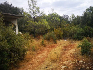 Kuća u izgradnji sa zemlji&scaron;tem
