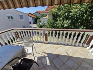 Ninske Vodice,-dvojna kuća sa dva stana, bizina mora