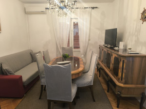 Ražanac-kuća s tri apartmana blizu mora