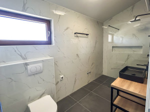 Moderna kuća s bazenom i prostranom okućnicom - Murvica, Zadar