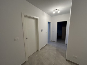 Dvosoban stan s vrtom, Privlaka - novogradnja, blizina mora