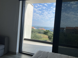 Otok Pa&scaron;man, Tkon, nova kuća s pomoćnim objektom