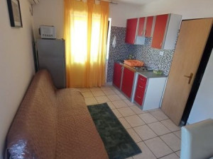 Maslenica, kuća sa velikim stanom i pet apartmana, blizina mora!!