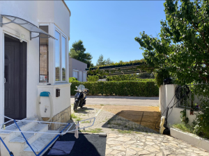 Petrčane, dvoetažni apartman sa velikim vrtom 
