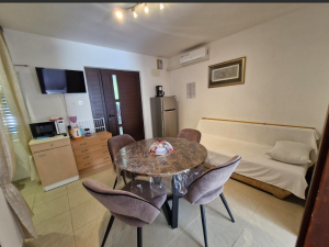 Ninske Vodice,-dvojna kuća sa dva stana, bizina mora