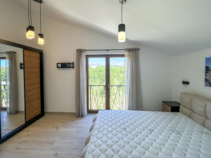 Moderna kuća s bazenom i prostranom okućnicom - Murvica, Zadar
