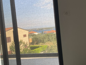Otok Pa&scaron;man, Tkon, nova kuća s pomoćnim objektom
